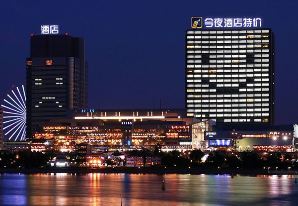 �����̳�ǧ�������չ���ҹ�Ƶ��ؼ�